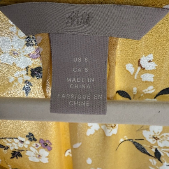 H&M Brand Gold Top, Size 8, 100% Polyester, Lined. V-Neck. Bell Sleeves. - Picture 3 of 4